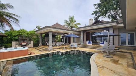 Villa in a prestigious golf estate of Bel Ombre